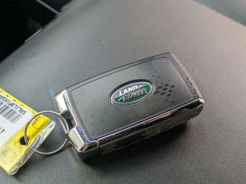 Used 2025 Land Rover Range Rover Sport Dynamic SE image 32