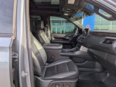 Used 2022 Chevrolet Suburban Z71 w/ Luxury Package image 47