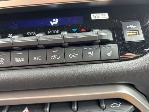 Used 2025 Toyota Tundra Limited image 21