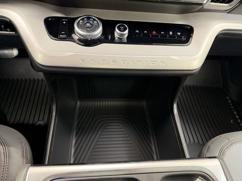 New 2025 Ford Expedition Active image 21