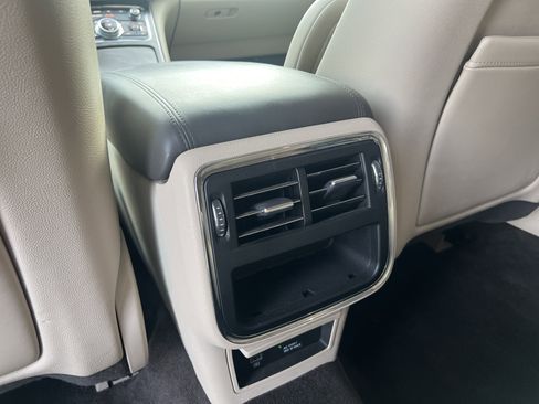 Used 2018 Lincoln Continental Select image 24