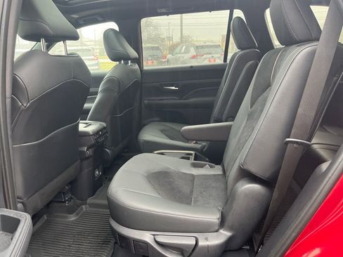 Certified 2025 Toyota Grand Highlander MAX Platinum image 23