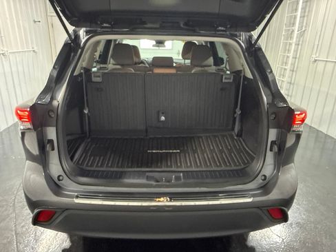 Used 2020 Toyota Highlander L AWD/4WD image 39