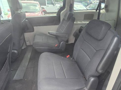 Used 2010 Dodge Grand Caravan SXT FWD image 12