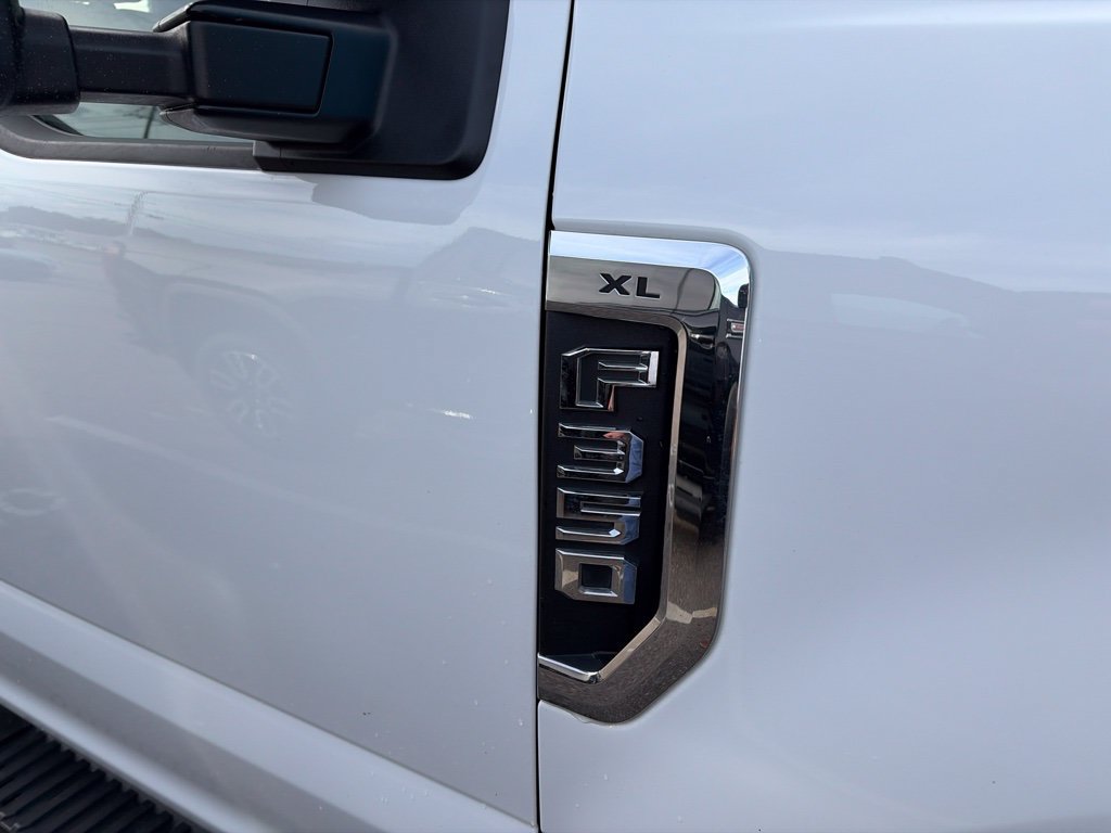 Used 2022 Ford F350 XL w/ Power Equipment Group AWD/4WD image 3