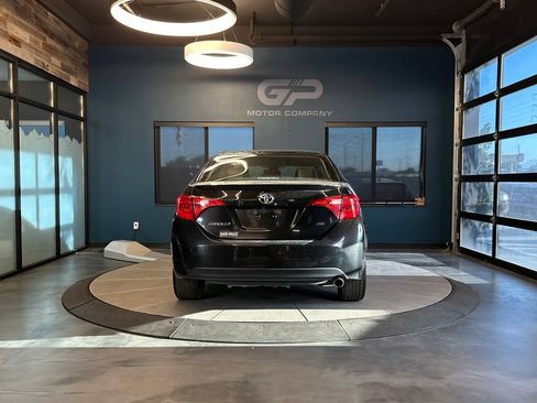 Used 2017 Toyota Corolla SE w/ Carpet Mat Package (TMS) FWD image 4