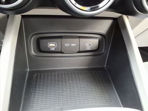 Certified 2024 Hyundai Venue SEL image 23