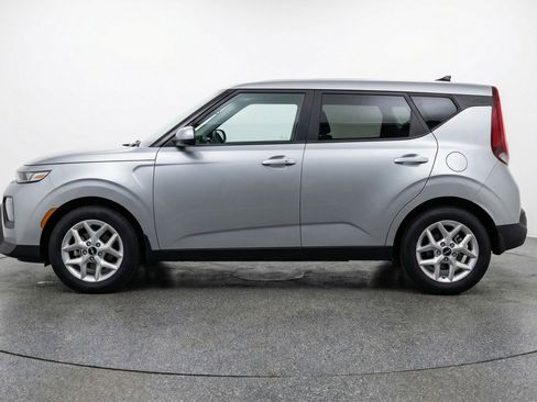 Used 2025 Kia Soul LX w/ LX Technology Package image 5