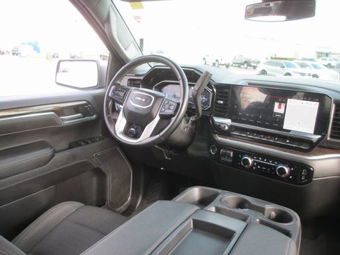 Used 2023 GMC Sierra 1500 SLE image 21