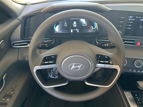 New 2026 Hyundai Elantra SE FWD image 22