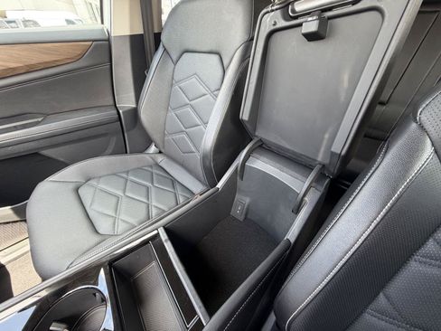Used 2025 Volkswagen Atlas SE AWD/4WD image 14