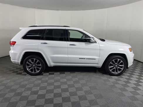 Used 2018 Jeep Grand Cherokee Overland AWD/4WD image 8