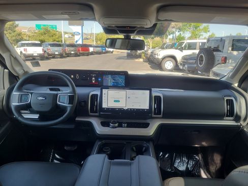 Certified 2025 Ford Expedition Active AWD/4WD image 20