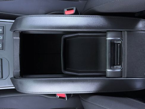 Used 2024 Toyota Highlander LE image 27