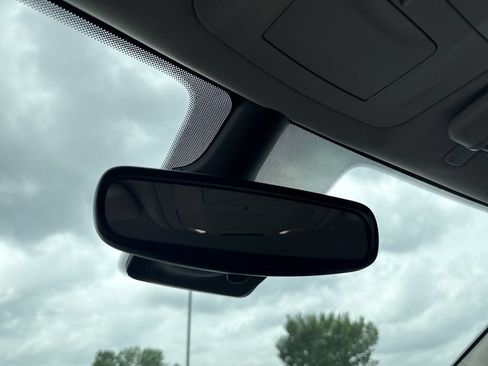Used 2024 Chrysler Pacifica Touring-L FWD image 22