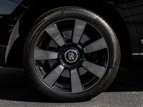 Used 2024 Rolls-Royce Cullinan Base w/ Cullinan Package image 22