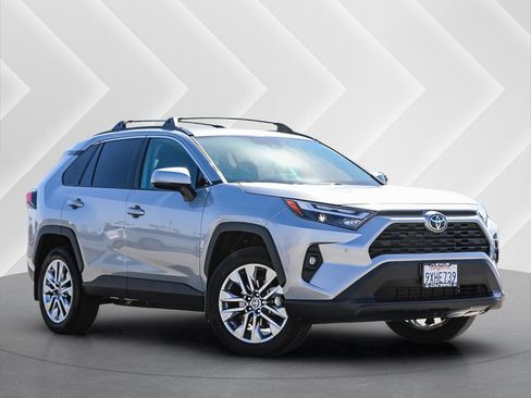 Used 2025 Toyota RAV4 XLE Premium w/ Weather Package FWD image 1