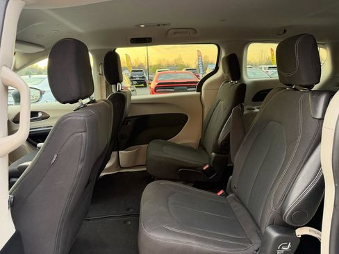 Used 2024 Chrysler Voyager LX image 16