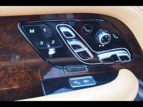 Used 2018 Land Rover Range Rover Autobiography image 27
