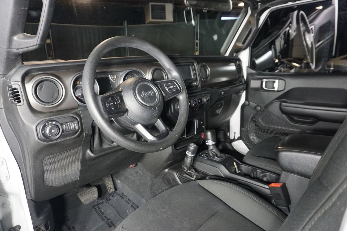 Used 2018 Jeep Wrangler Unlimited Sport AWD/4WD image 12