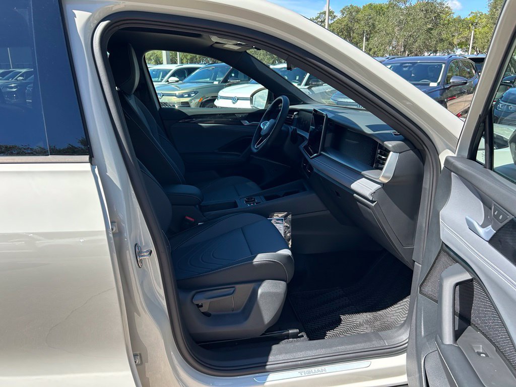 New 2026 Volkswagen Tiguan SE R-Line AWD/4WD image 35