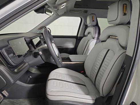 Used 2024 Rivian R1S Adventure AWD/4WD image 20