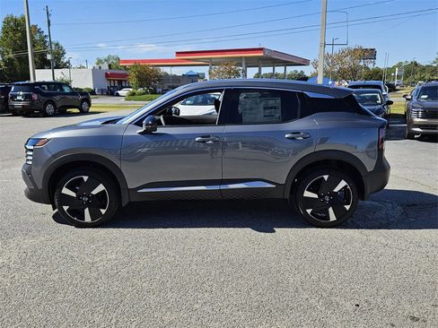 New 2026 Nissan Kicks SR image 2