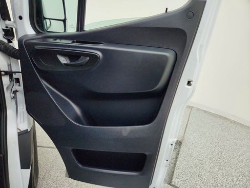 Used 2024 Mercedes-Benz eSprinter 170 Cargo image 29