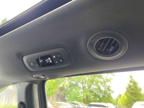 Used 2022 Chrysler Pacifica Limited w/ S Appearance Package FWD image 50