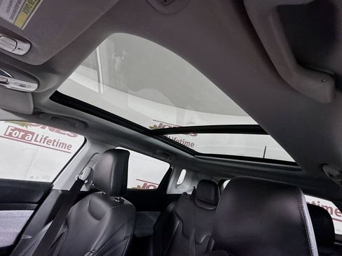 Used 2022 Jeep Compass Latitude w/ Sun and Sound Group image 11