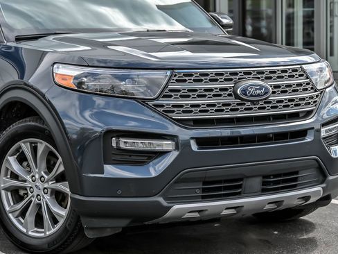 Certified 2023 Ford Explorer Limited AWD/4WD image 2