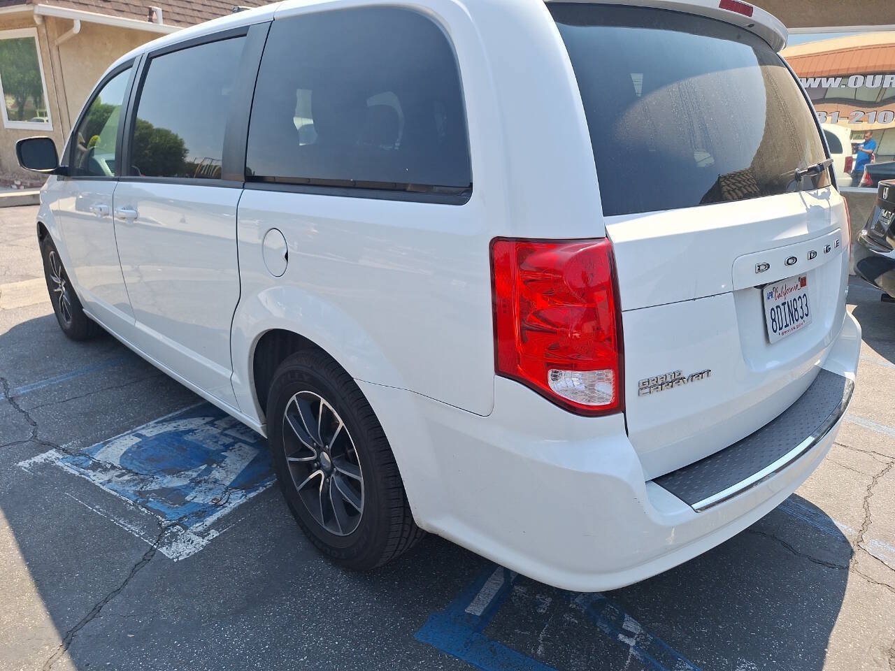 Used 2018 Dodge Grand Caravan GT FWD image 3