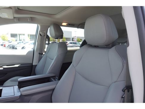 Certified 2024 Toyota Sienna XLE w/ XLE Plus Package FWD image 11