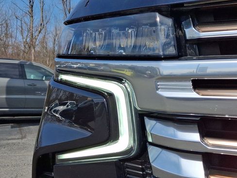 Used 2024 Chevrolet Suburban High Country w/ Advanced Technology Package image 9