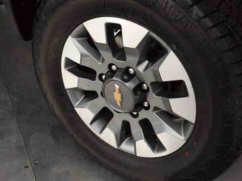 Used 2022 Chevrolet Silverado 2500 Custom w/ Custom Value Package AWD/4WD image 9