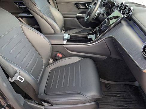 Used 2025 Mercedes-Benz GLC 350e 4MATIC image 12