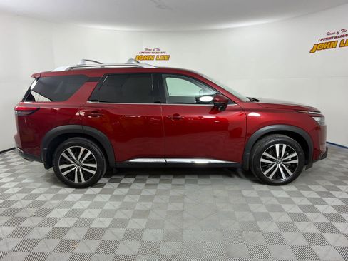 Used 2025 Nissan Pathfinder Platinum w/ Cargo Package image 7