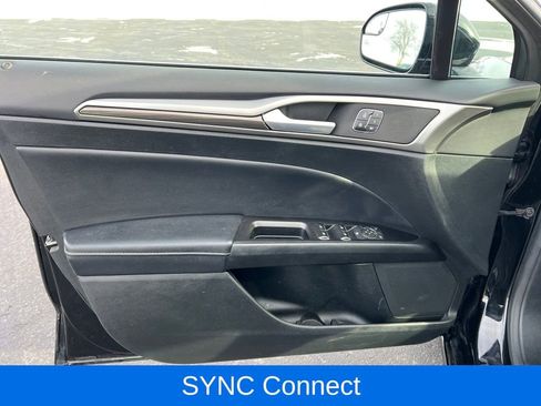 Used 2017 Ford Fusion SE image 12