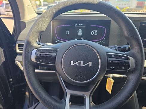 Used 2025 Kia Sportage LX FWD image 13