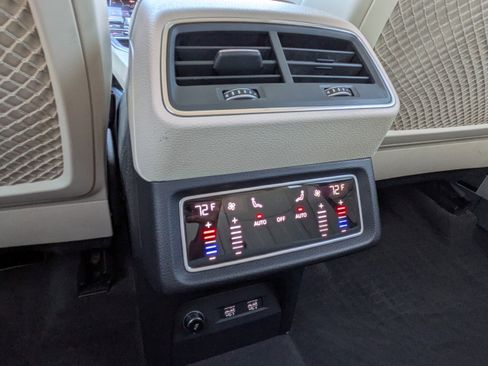 Used 2019 Audi e-tron Prestige w/ Prestige Package image 18