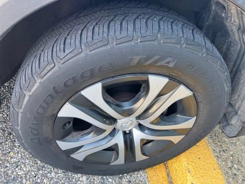 Used 2016 Toyota RAV4 LE AWD/4WD image 4