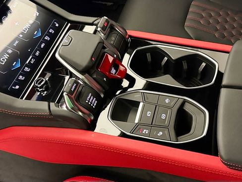 Used 2025 Lamborghini Urus Performante AWD/4WD image 17