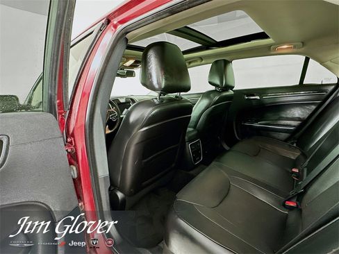 Used 2018 Chrysler 300 Limited image 14