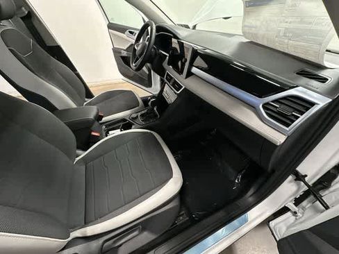 New 2026 Volkswagen Taos SE AWD/4WD image 21