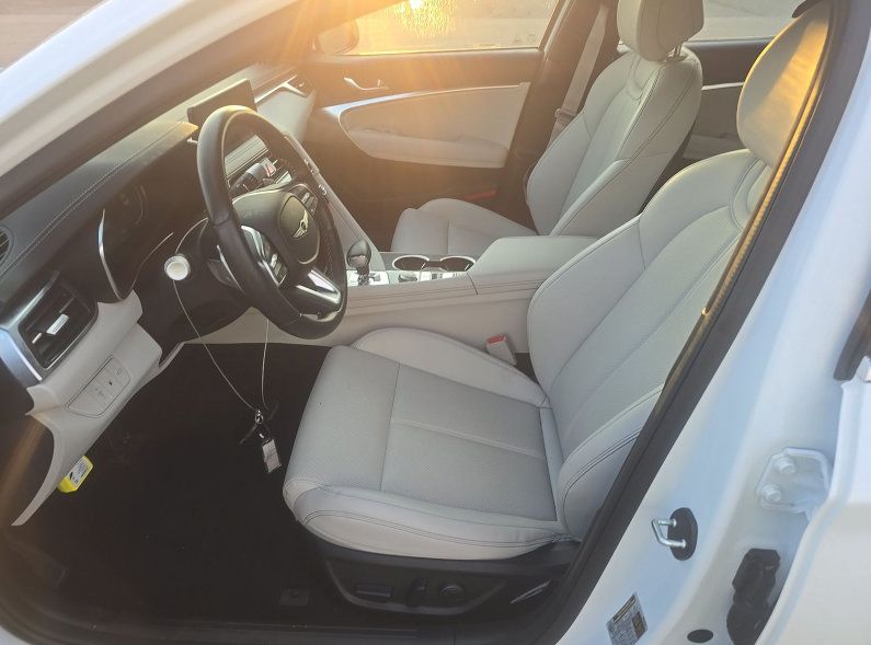 Used 2025 Genesis G70 2.5T RWD image 5