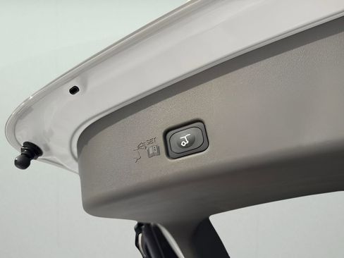 Used 2025 Lincoln Nautilus Reserve image 19