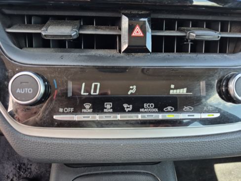 Used 2024 Toyota Corolla LE FWD image 30