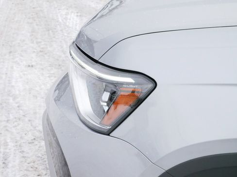 Used 2025 Volkswagen Taos SE image 16