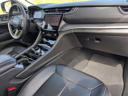 Used 2023 Jeep Grand Cherokee Limited w/ Black Appearance Package image 23