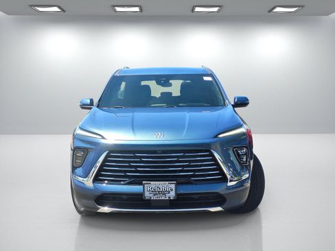 Used 2025 Buick Enclave Preferred FWD image 2